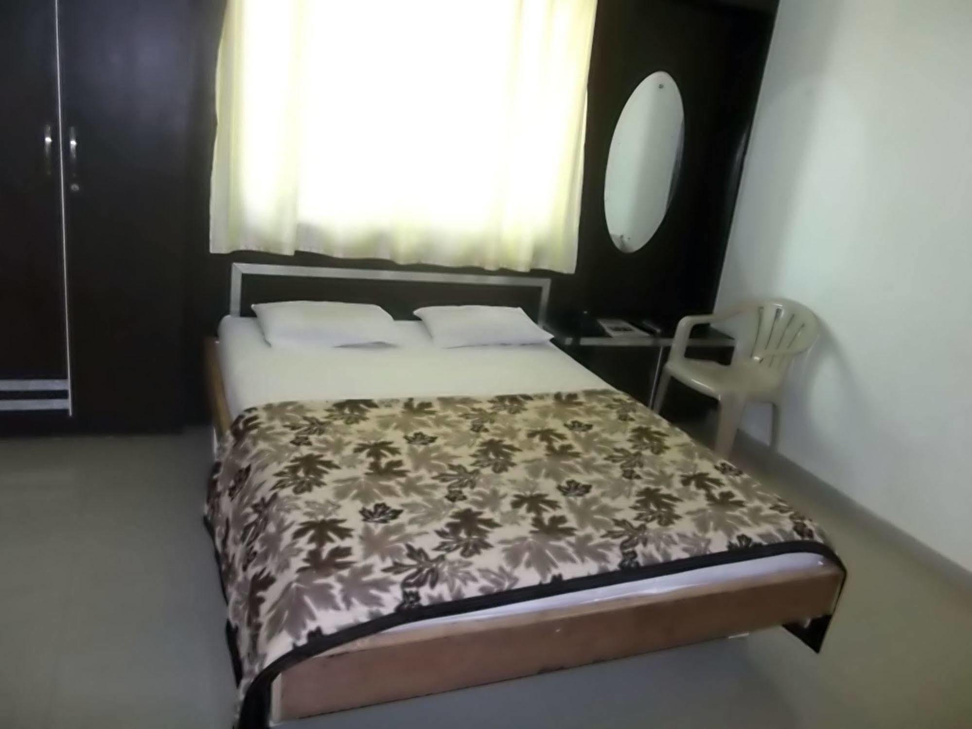 Hotel Rajyog Ranjangaon Ganpati Extérieur photo